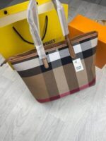 Burberry Medium Check And Leather Women Tote Bag Printed Logo Design First Copy Easy To Carry Light Color Woman's Slim Top Handles Original Replica Black Farfetch Flannels Cheapest Discount Sale UK - Image 2