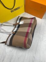 Burberry Medium Check And Leather Women Tote Bag Printed Logo Design First Copy Easy To Carry Light Color Woman's Slim Top Handles Original Replica Black Farfetch Flannels Cheapest Discount Sale UK - Image 5