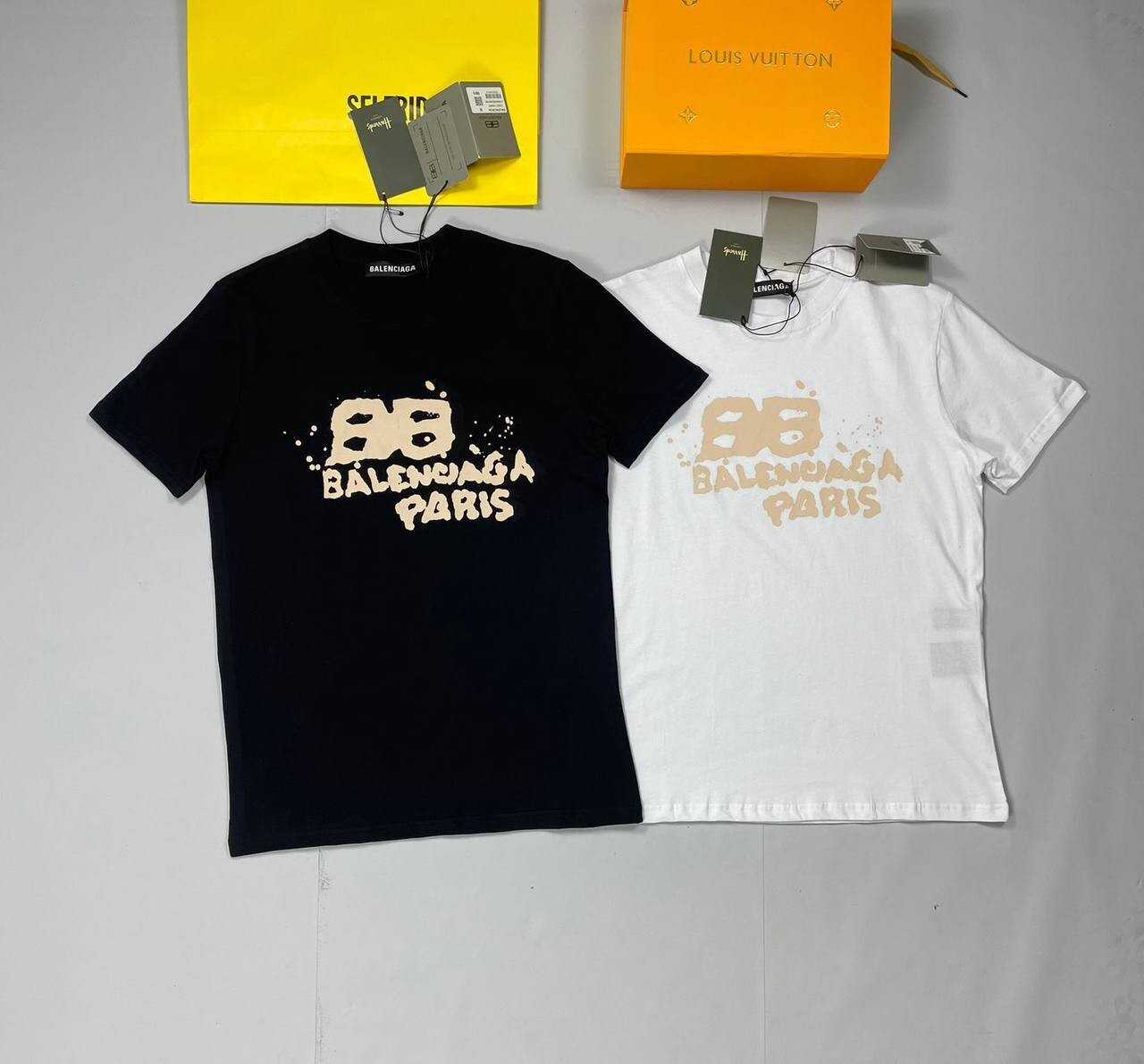 3651519356.jpg Balenciaga Paris BB Graffiti Splash T-shirts - Image 1