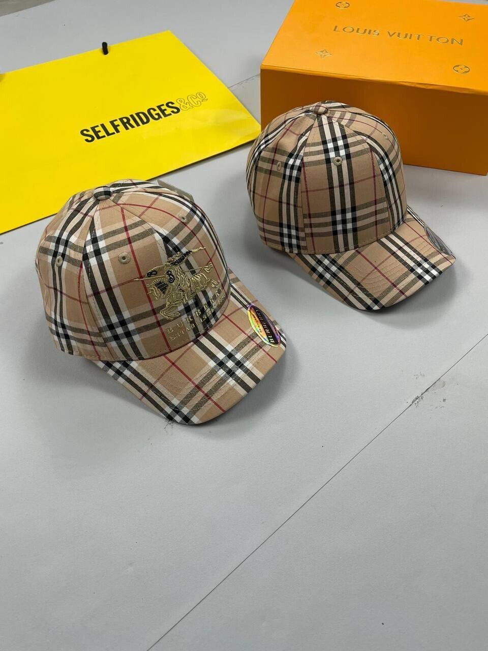 3651521614.jpg Burberry Baseball Men Women Reps Sports Replica Check Brown Black Cap Men's Women's Front Logo Luxury Designer Rep First Copy Cheap Fake Caps Cotton Hat Boys Girls Athletic Hats Sale Discount UK - Image 1