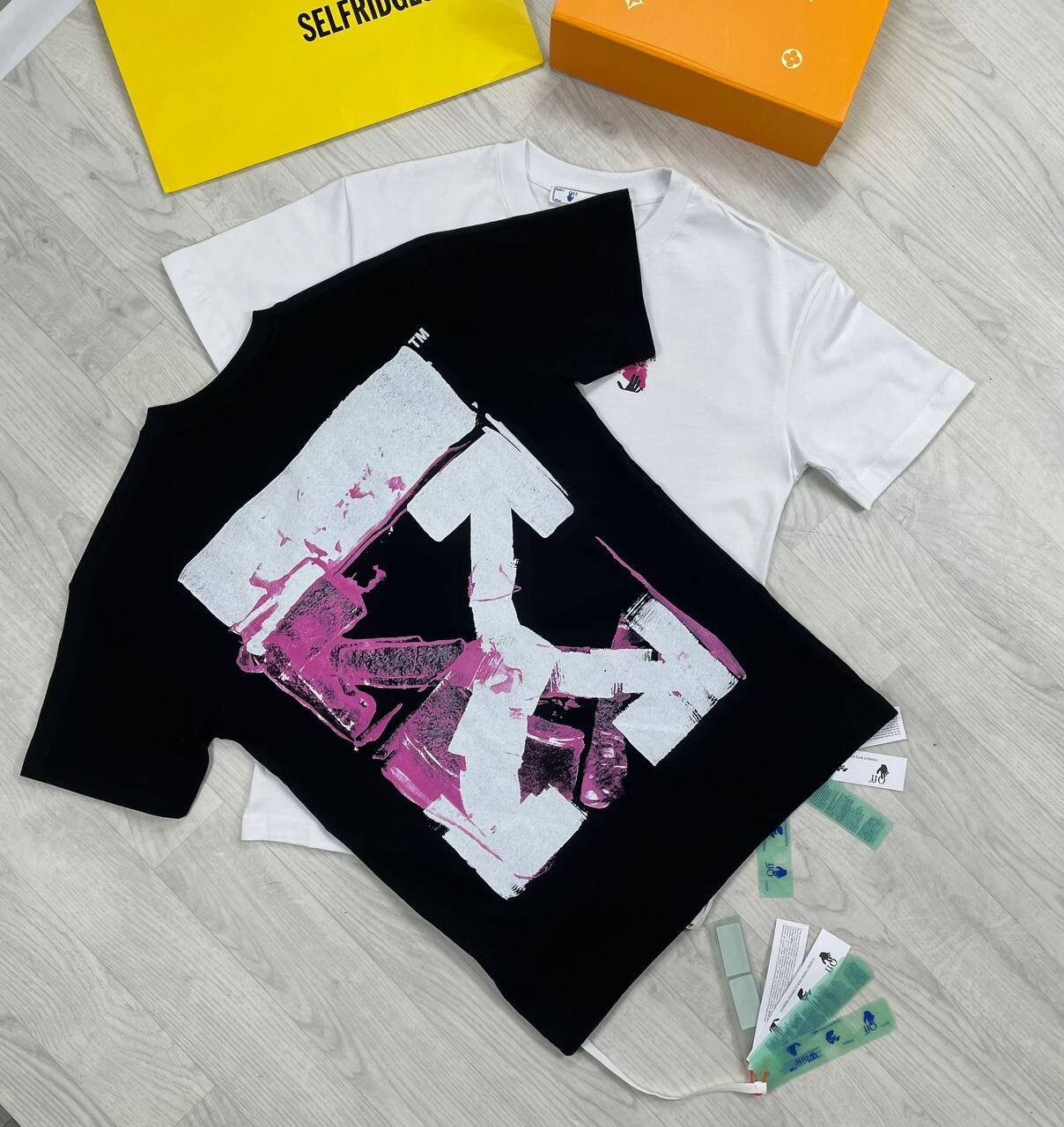 3681051061.jpg Off-White Tee Shirt Clothing shirts Pink Acrylic Arrow T-shirts in Black and White Tshirt Top - Image 1