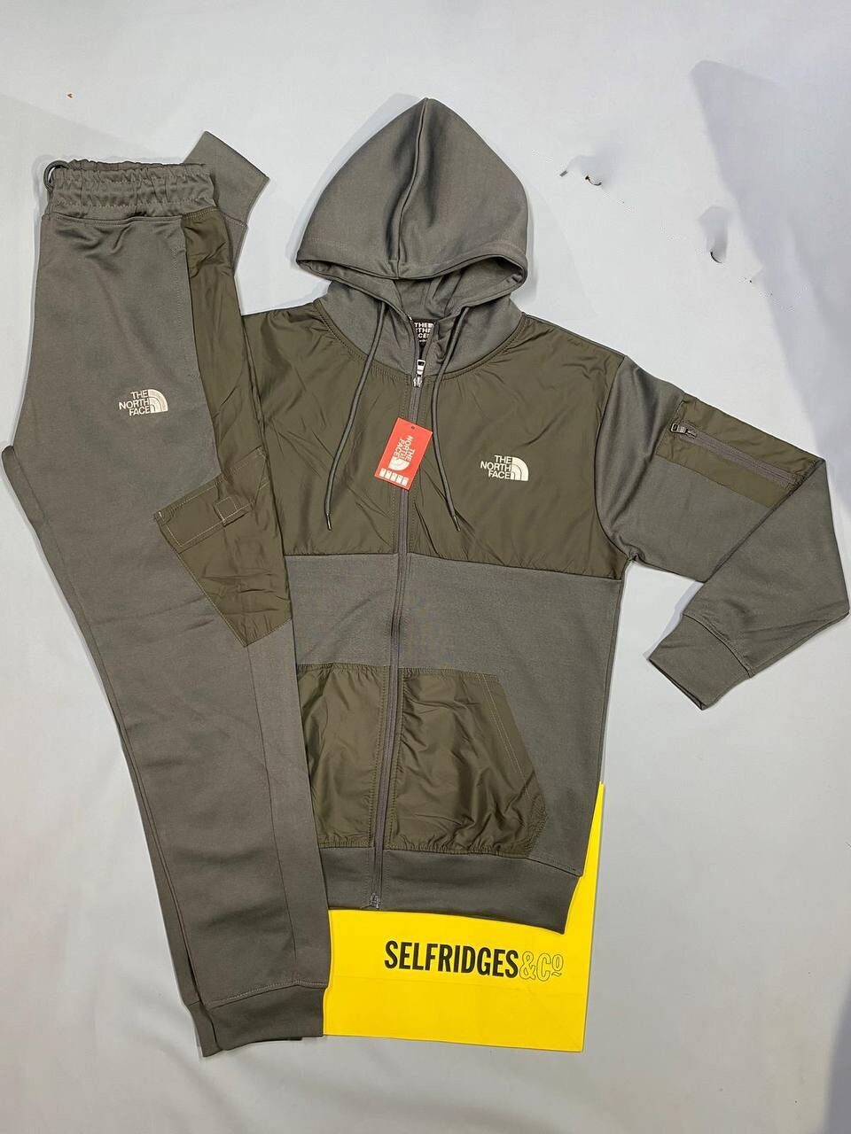 3944531915.jpg The North Face Tracksuit with Hoodies in 3 Colors - Image 1