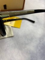 Louis Vuitton Men's Women's Round Frame Sunglasses - Image 4