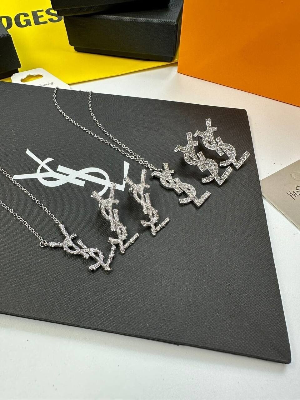 4015541928.jpg YSL Saint Laurent Cassandre Grey Gold Necklace And Earrings In Silver Number: 761535Y80044008 - Image 1