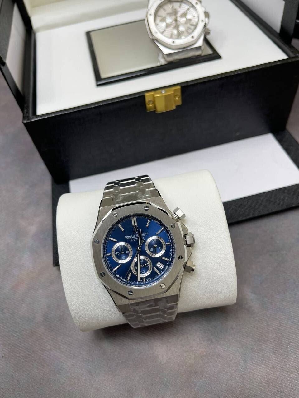 4110001551.jpg Audemars Piguet Royal Oak Selfwinding Chronograph Watch with Silver Strap - Image 1