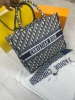 Christian Dior Oblique Embroidery Travel Bag With Additional Dust Bag Duffle Bag - Image 3