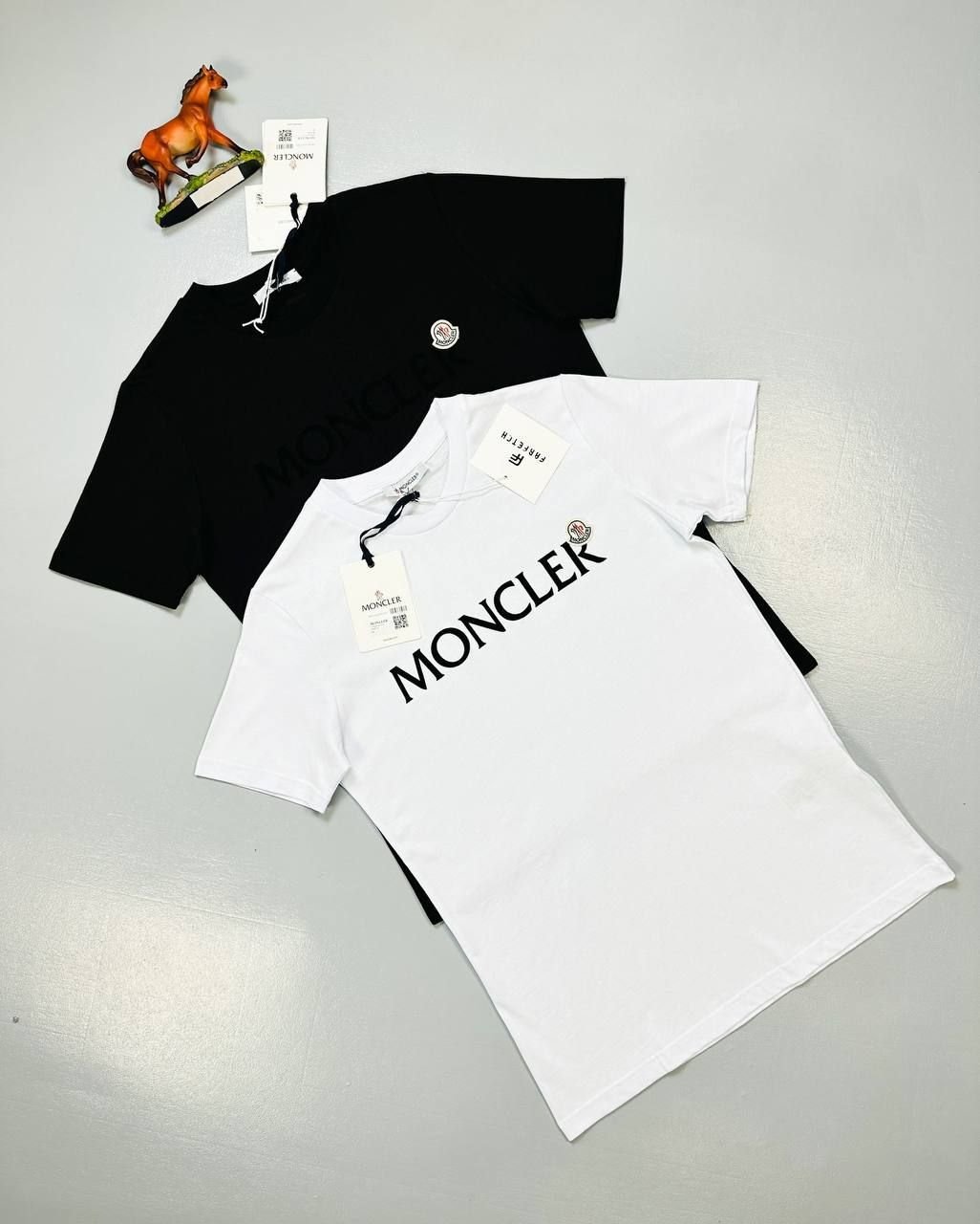 4275437876.jpg Moncler Swim T-shirt Men Women Replica Logo Print Swimming Tshirt Men's Women's Reps T-shirts Half Sleeves Rep Tshirts Black White T Shirt Boys Girls First Copy Crew Neck Cheap Tee Shirts Fake Sale UK - Image 1