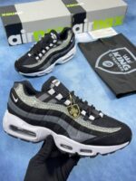 Nike Air Max 95 Black Anthracite Pure Platinum Men's Trainers - Image 2