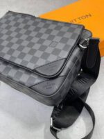 Louis Vuitton Men's Trio Damier Graphite Messenger Bag - Image 5