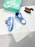 Nike Low UNC (2021) Trainers For Women's - Image 2