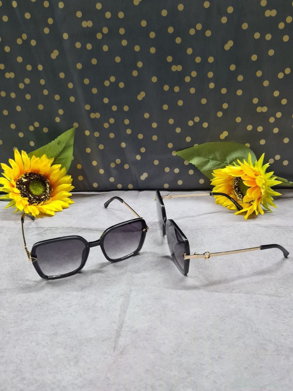 4472458649.jpg Fendi Square Fashion Sunglasses Glossy Black - Image 1