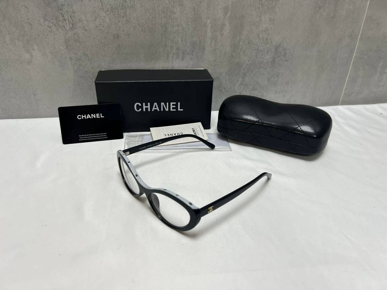 4475096292.jpg Chanel Round Sunglasses Black - Image 1