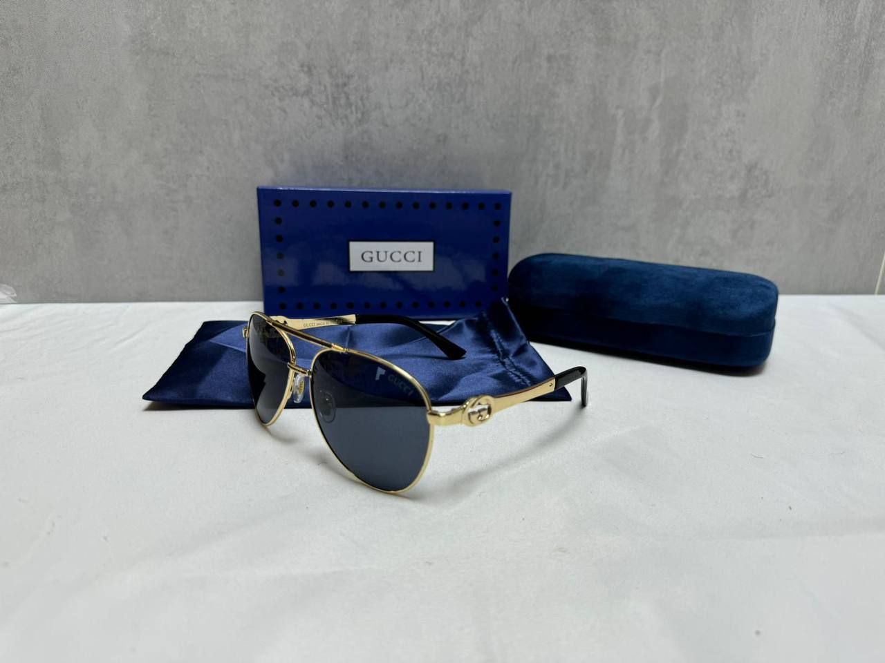 4480874030.jpg Gucci Men's Women's Black Gold Metal Sunglasses - Image 1