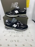 New Balance 2002R Trainers Black Grey For Men's - Image 2