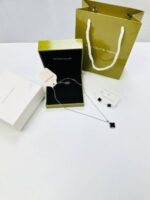 Van Cleef and Arpels Fine Jewellery Women Necklaces & Earrings - Image 2