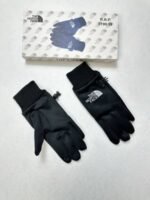 The North Face Print Logo Winter Fashion Gloves Black - Image 2