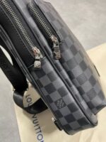 Louis Vuitton Men's LV Keepall Bandouleire Duffle Travel Bag - Image 4