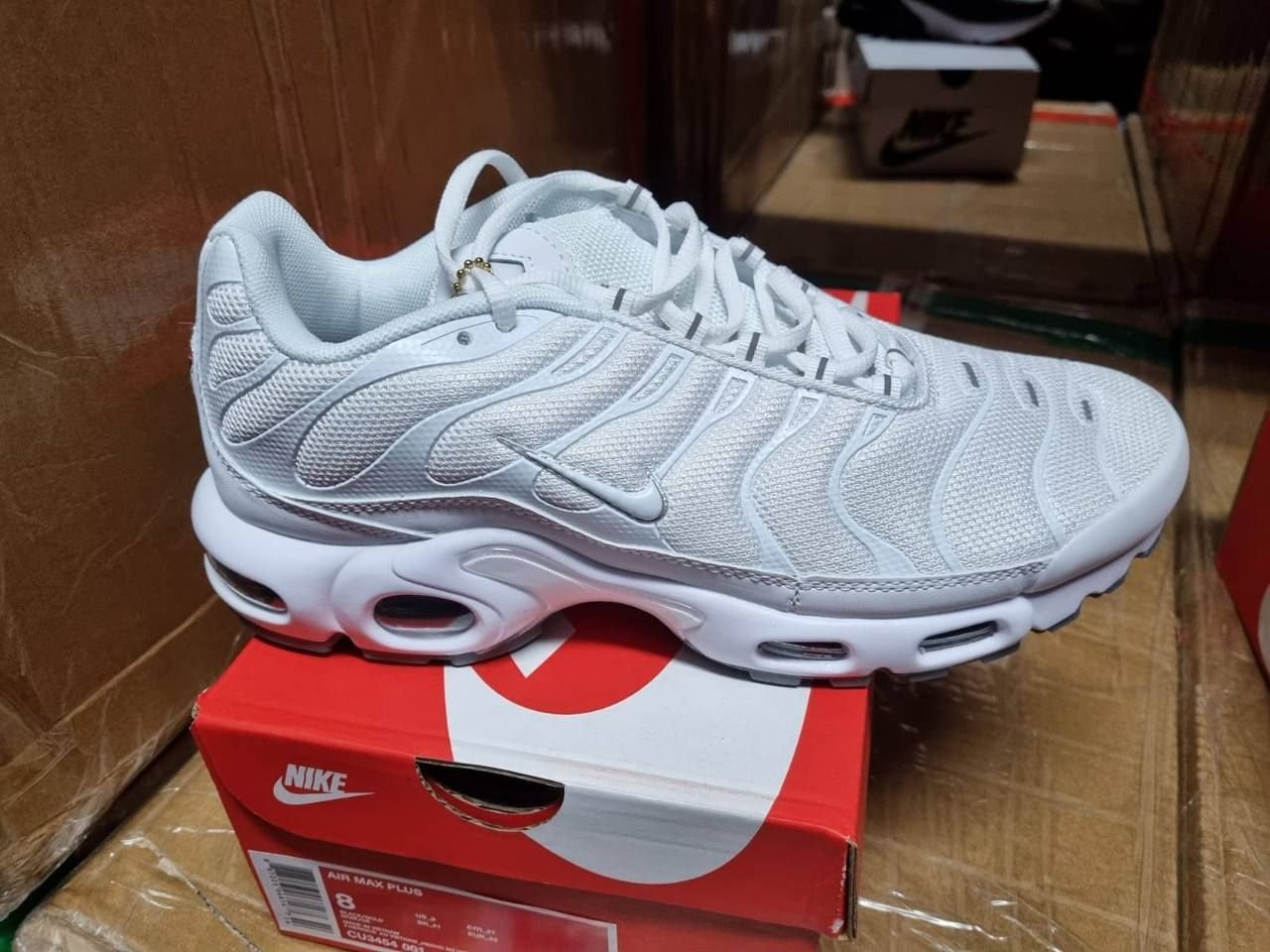 4667606440.jpg Nike Air Max Plus White Trainers For Men - Image 1