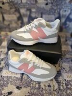 New Balance 327 Moonbeam Outerspace Trainers For Women's - Image 2