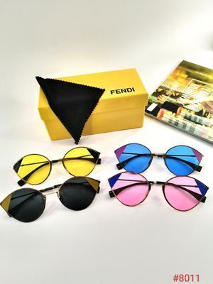 4870560333.jpg Fendi Anti-Reflective Cat Eye Sunglasses For Women's in Different Colors - Image 1