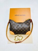 Louis Vuitton Logo Printed Cross Body Women's Bags in 2 Colors - Image 3