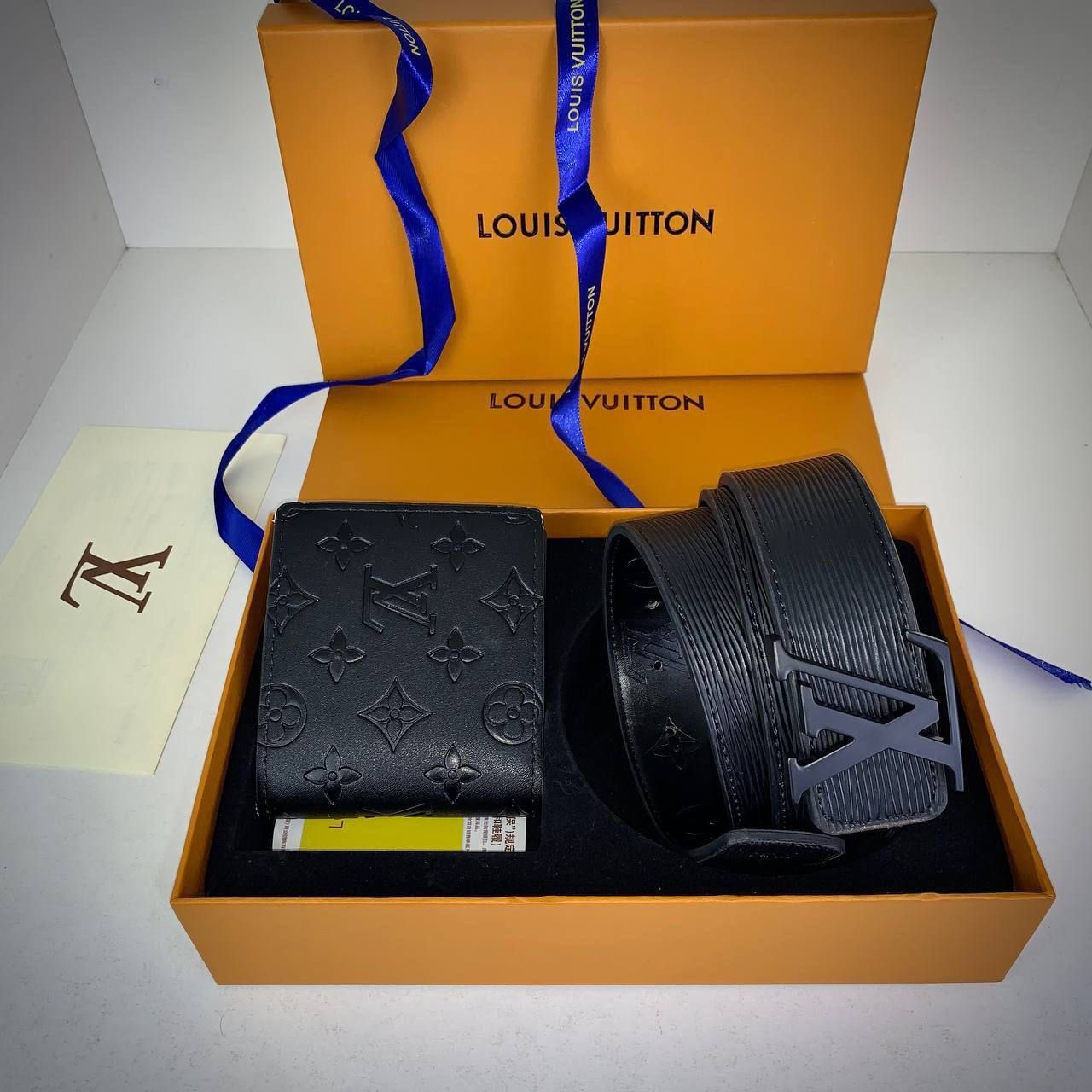 4943431599.jpg Louis Vuitton Logo Printed Wallets and Belts Sets For Men's in Black Color - Image 1