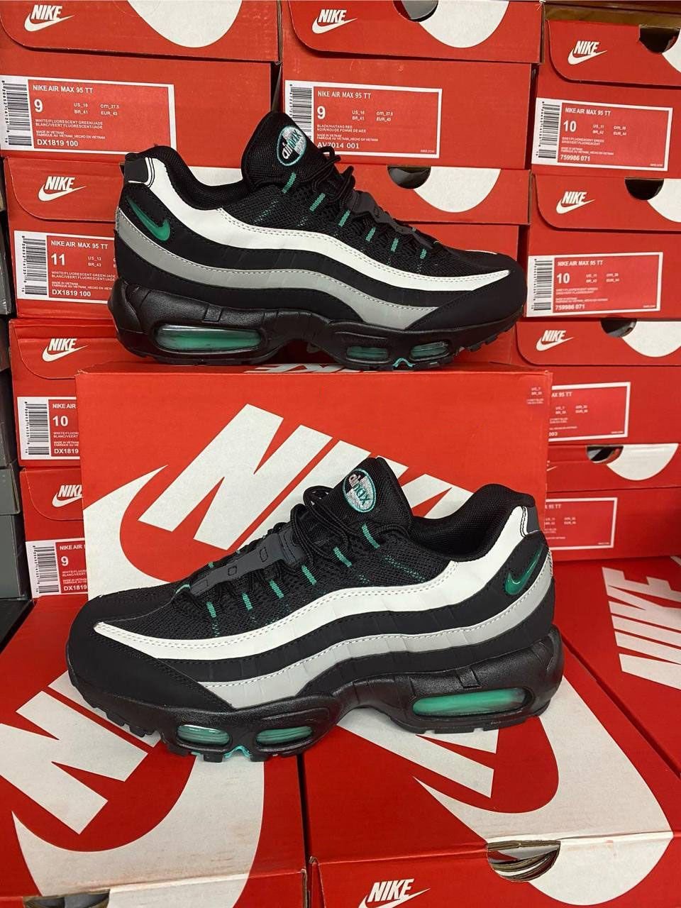 5039208402.jpg Nike Air Max 95 Jade Jewel Men's Trainers - Image 1