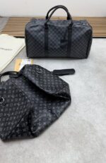 Aaa quality Lv duffle bag comes with dust bag etc - Image 3