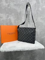 Aaa lv trio bag
