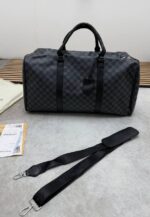 Aaa quality Lv duffle bag comes with dust bag etc - Image 5