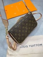 Louis Vuitton Monogram Multi-Pocket Crossbody Bag - Image 4